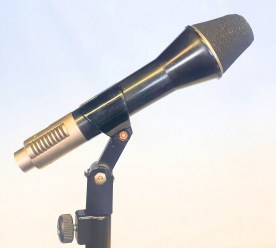 AKG D202 Dynamic Microphone with clip