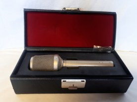 Neumann KM86i  Silver, boxed but no badge